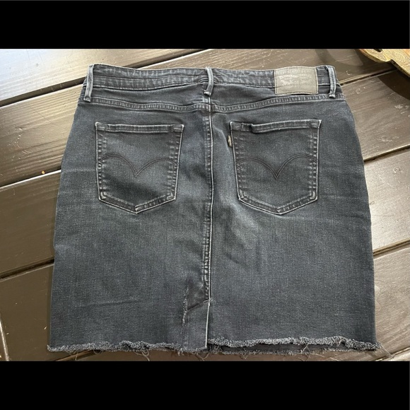 Levi's Dresses & Skirts - Womens Levi’s black jean skirt Sz 31